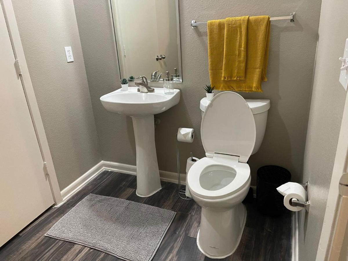 Apartment Charming 1,100 Sq Ft Near To The Shops At Legacy
