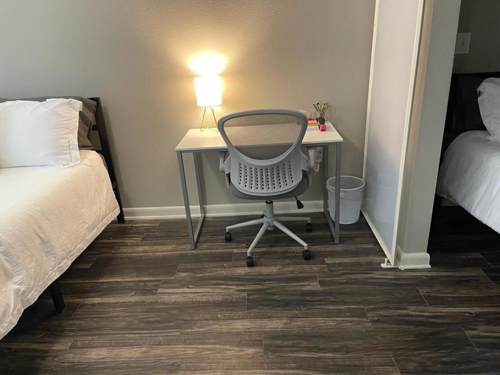 Charming 1,100 Sq Ft Near To The Shops At Legacy Apartment *